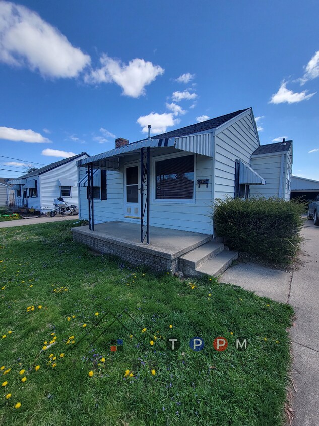 Primary Photo - 2 Bedroom | 1 Bathroom Single-Family Home ...