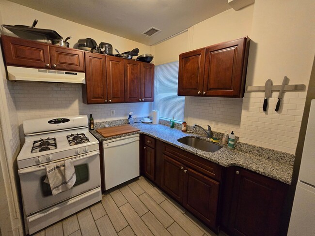 Building Photo - 867 N 29th St