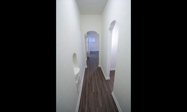 Foto del edificio - 7215 Willoughby Ave
