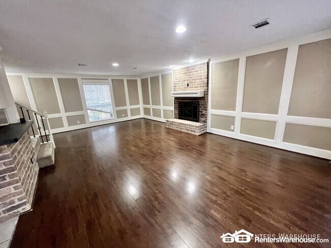 Foto del edificio - 4 Bedroom 2.5 Bath w SWIM POOL