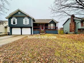 Building Photo - 315 SE Timbercreek Ln