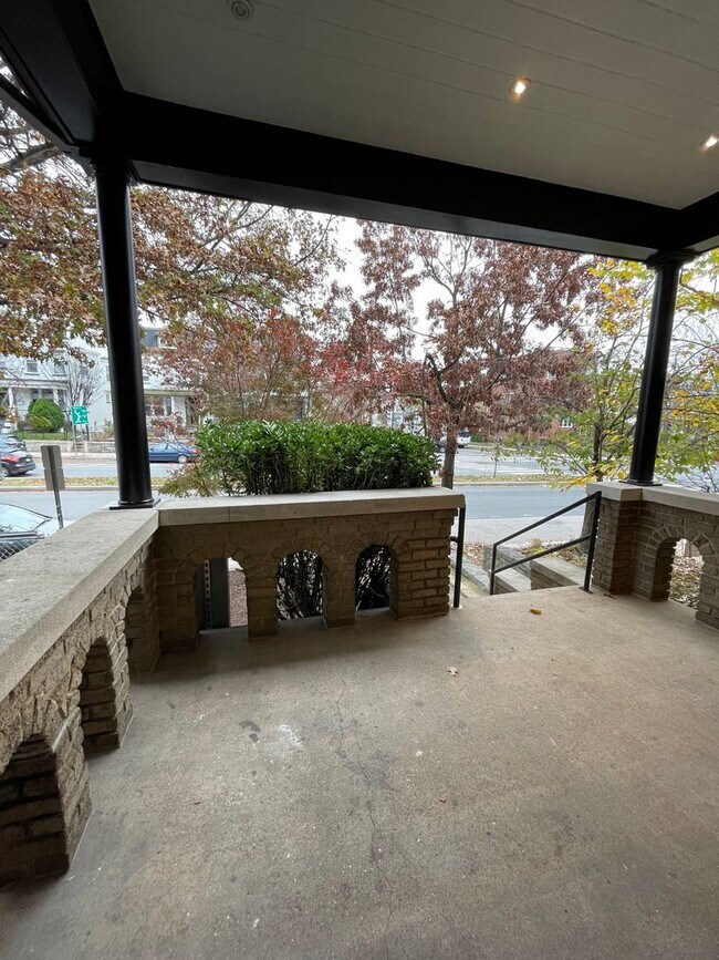 Foto del edificio - Beautiful Petworth Row House On Grant Circle Park W/Parking Included, Pets Welcomed, Updated Kitc...