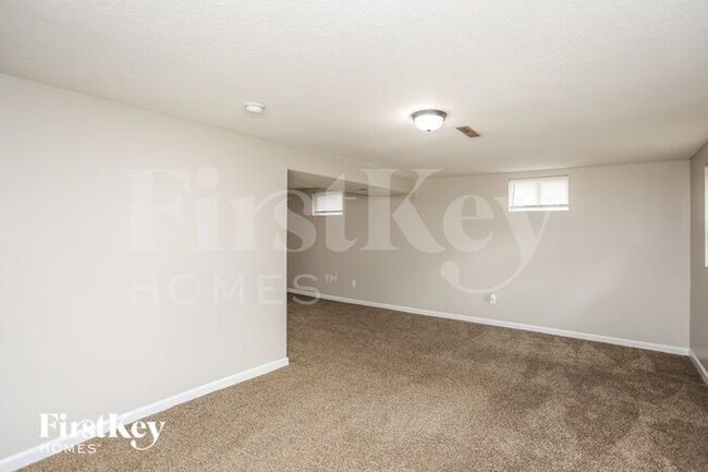 Building Photo - 902 S Skyline Dr