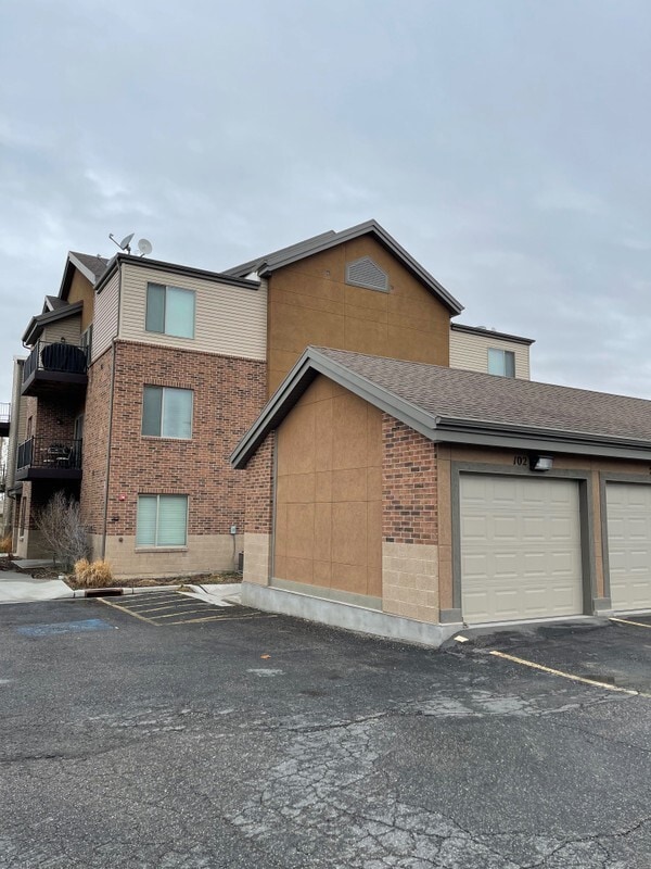 Building Photo - 56 W 300 N