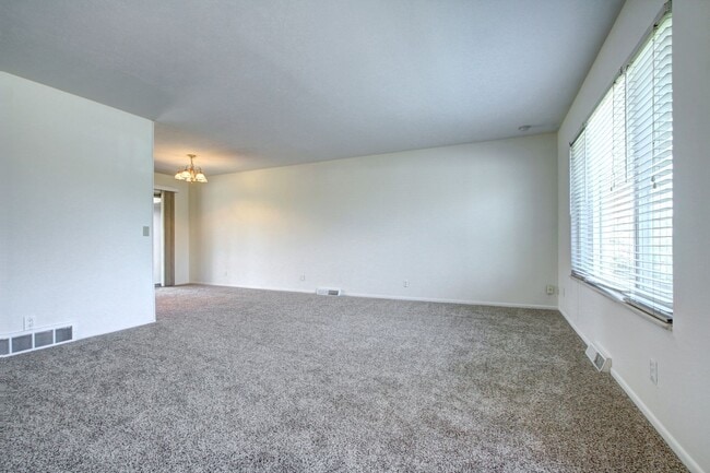 Building Photo - Location Location, Split level with privat...
