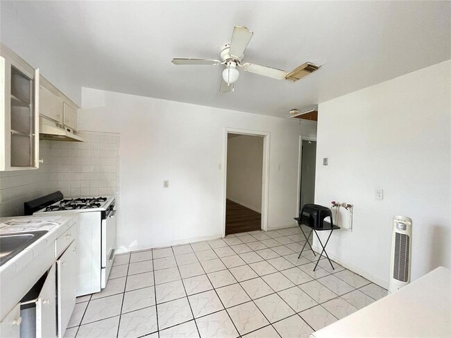 Building Photo - 4823 Shreveport Blvd