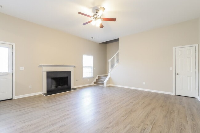Building Photo - 675 Moonlight Way