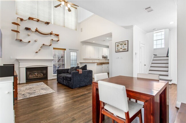 Foto del edificio - Lakewood 3-Bed, 3-Bath Townhome is Big and...