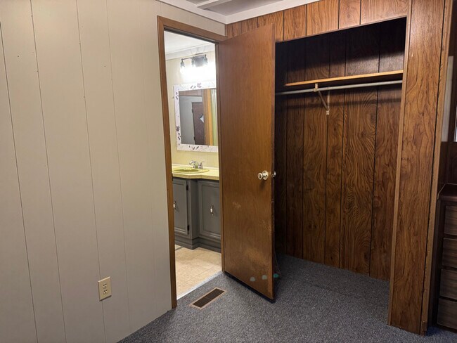 Foto del edificio - 655 Holbert Rd