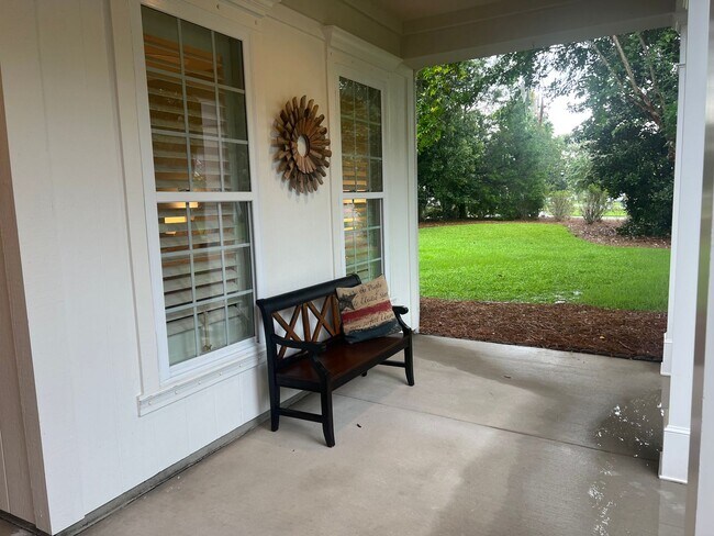 Building Photo - Lovely Furnished Home in The Haven