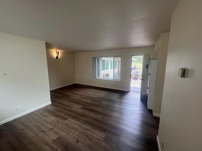 Foto del edificio - 1580 Higgins Way