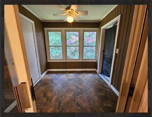 Building Photo - 2539 Oakridge Pl