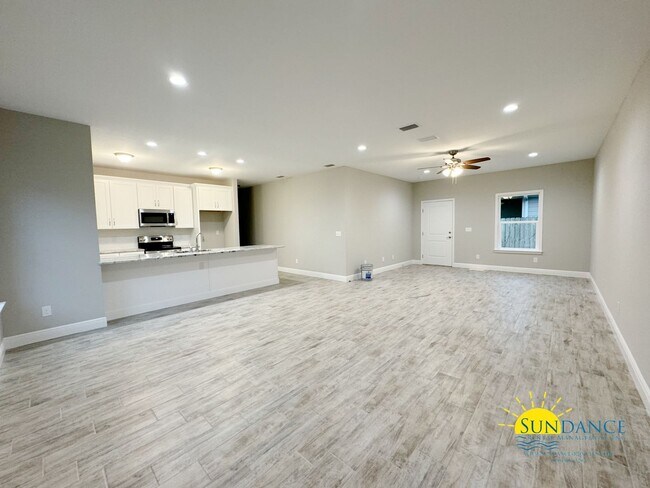Building Photo - Stunning Centrally Located, a MUST see!