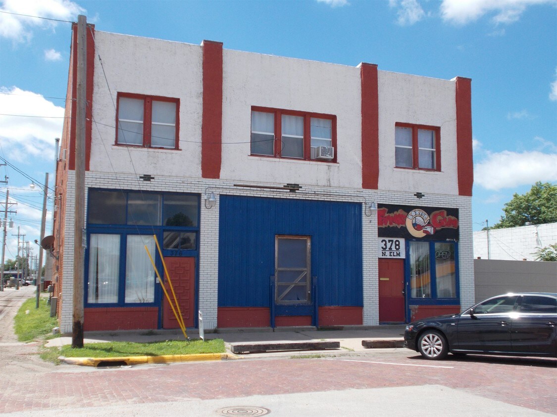 Primary Photo - 376 N Elm St