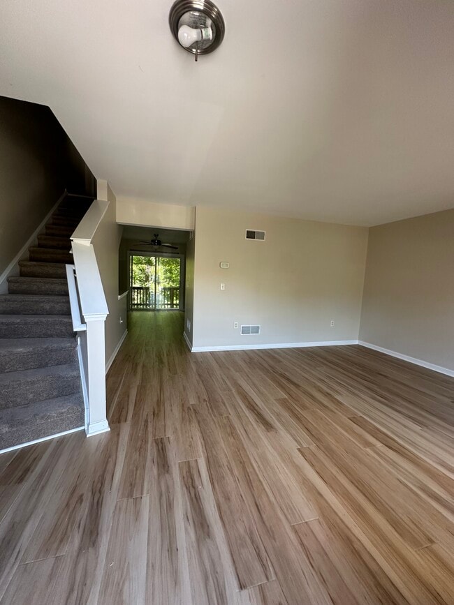 Building Photo - 20 Woodmyre Lane