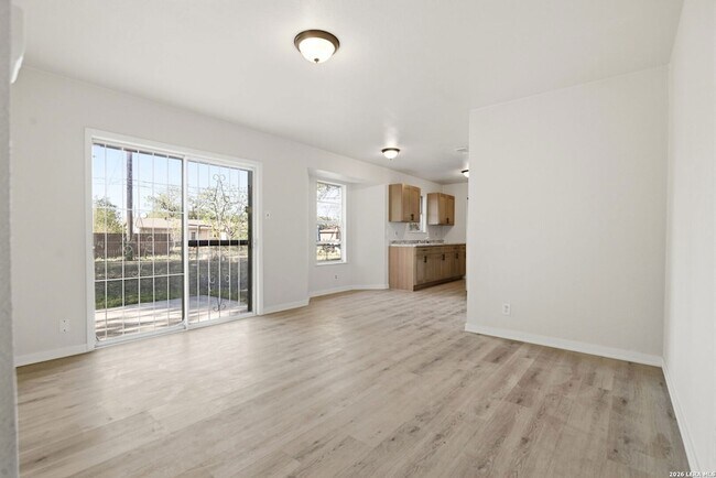 Foto del edificio - 4606 Hollyspring Dr