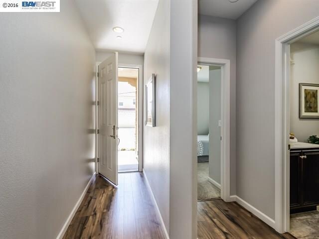 Building Photo - 4775 N Spago Dr