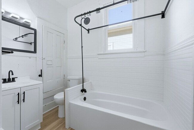 Foto del edificio - Newly Updated 3-Bedroom Home with Modern U...