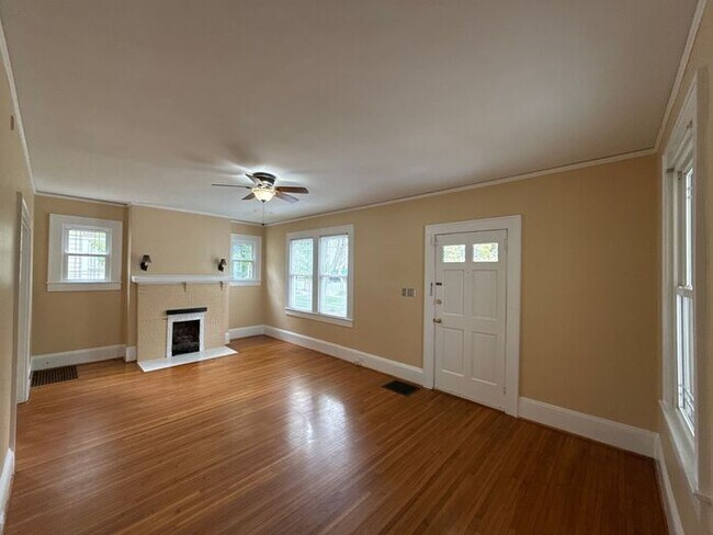 Foto del edificio - Elizabeth - T.R. Lawing Realty, Inc