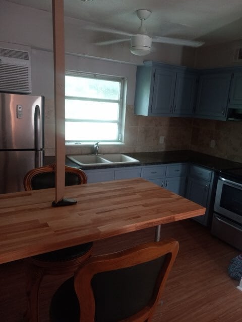 Small kitchen area - 2590 First St Apartment