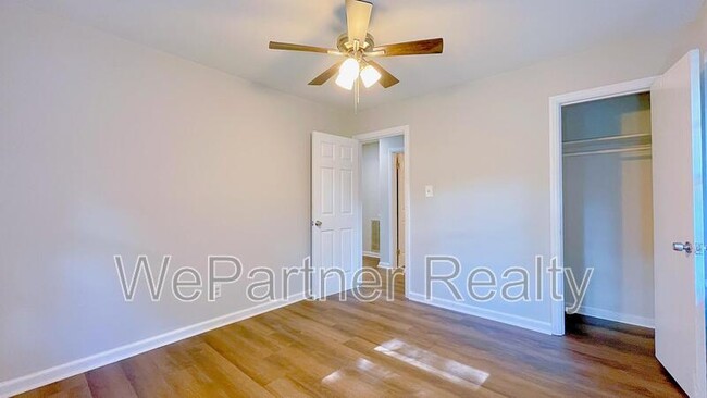Building Photo - 2744 Fairlane Dr SE