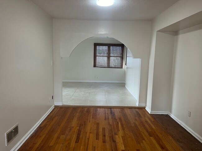 Foto del edificio - 1711 Royal Rd