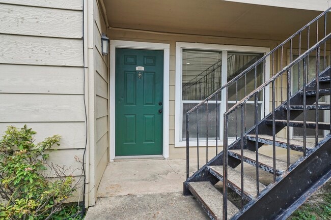 Building Photo - 8100 Creekbend Dr