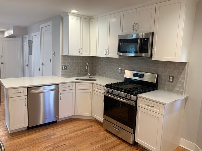 Building Photo - 7538 Buckingham Dr