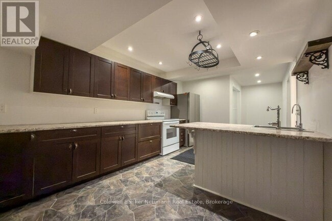 Building Photo - 4 Cutting Dr