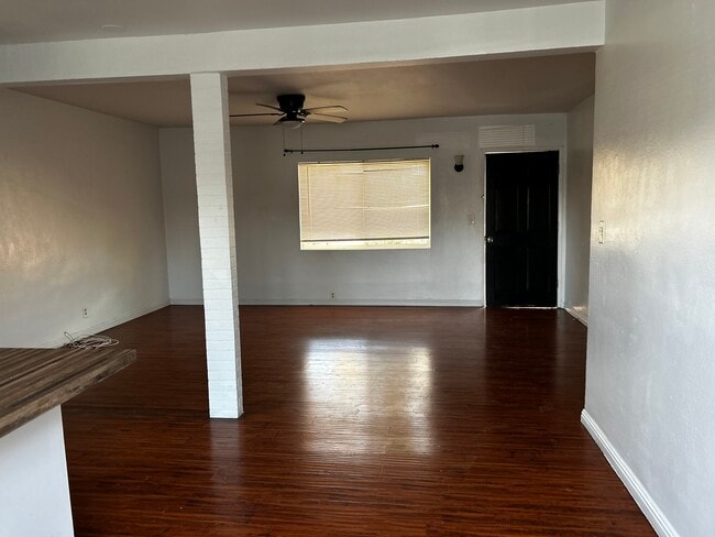 Foto del edificio - 2813 N Santa Fe Ave