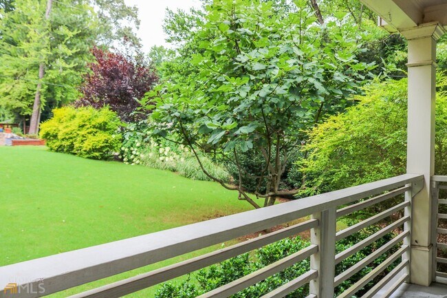 Foto del edificio - 2305 Vistamont Dr