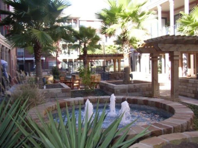 Vista exterior - 2400 McCue Rd