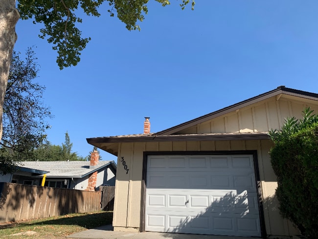 Building Photo - 3007 Lillard Dr