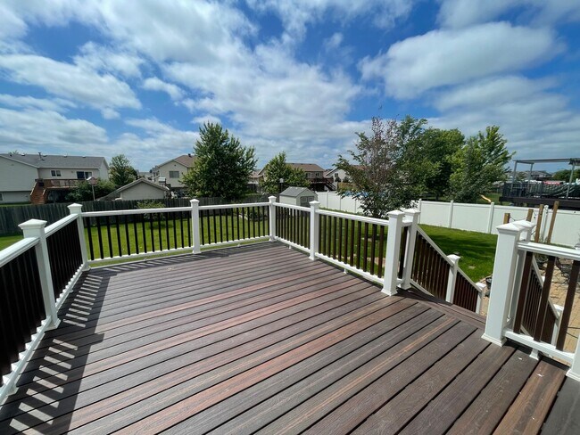 Foto del edificio - Live Large in This Amenity-Packed 4BR Home!