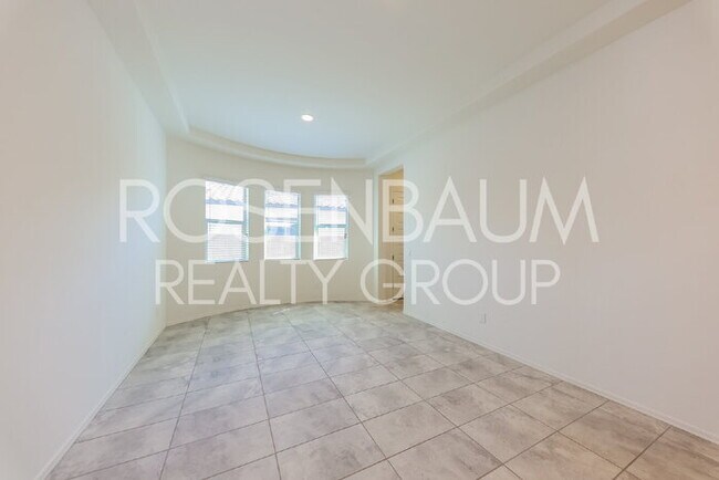 Foto del edificio - Stunning 4-bedrooms, 3-baths home in the h...