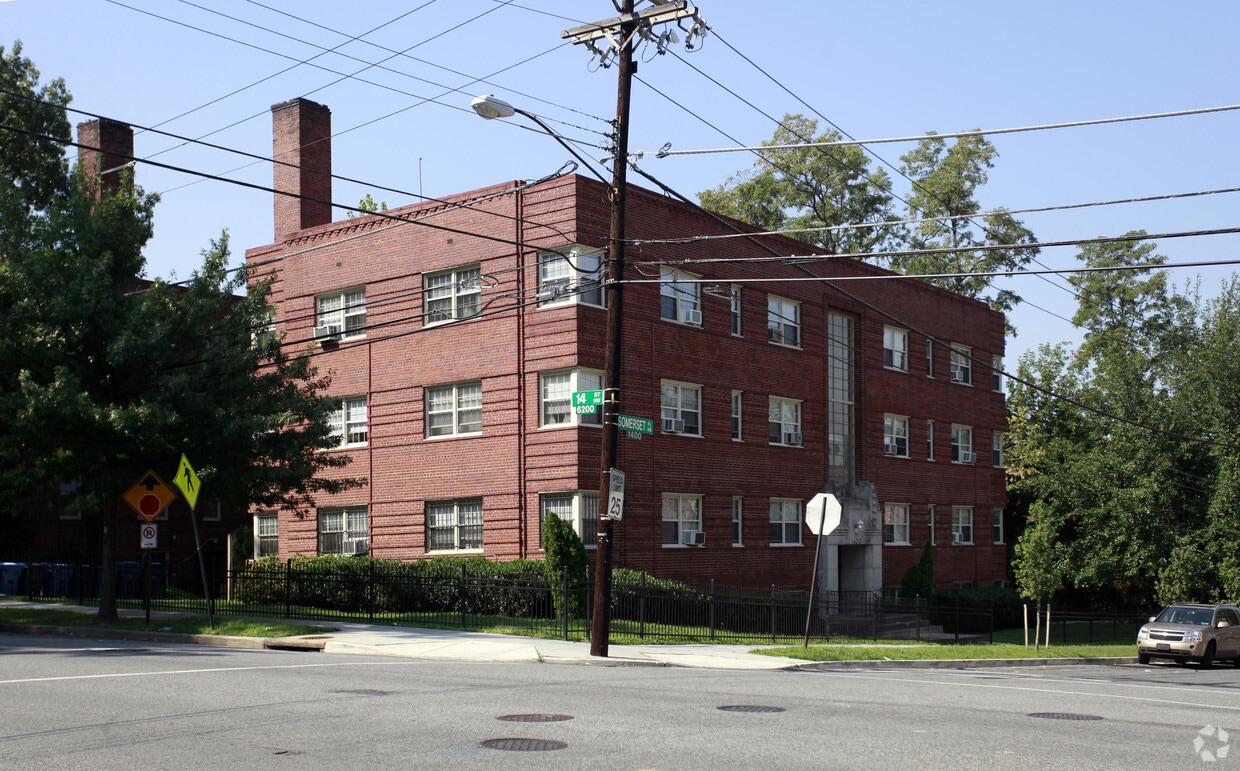 Primary Photo - 1400 Somerset Pl NW