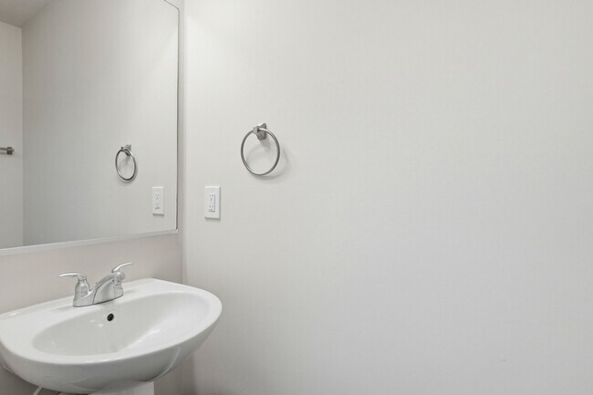 Foto del edificio - 300 Camillia Pl