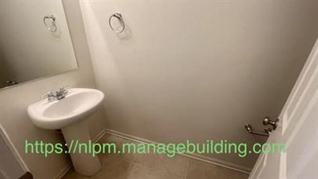 Foto del edificio - 13328 Hyacinth Ct