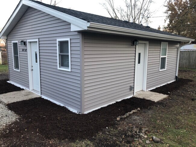 Building Photo - 307 W Ells Ave