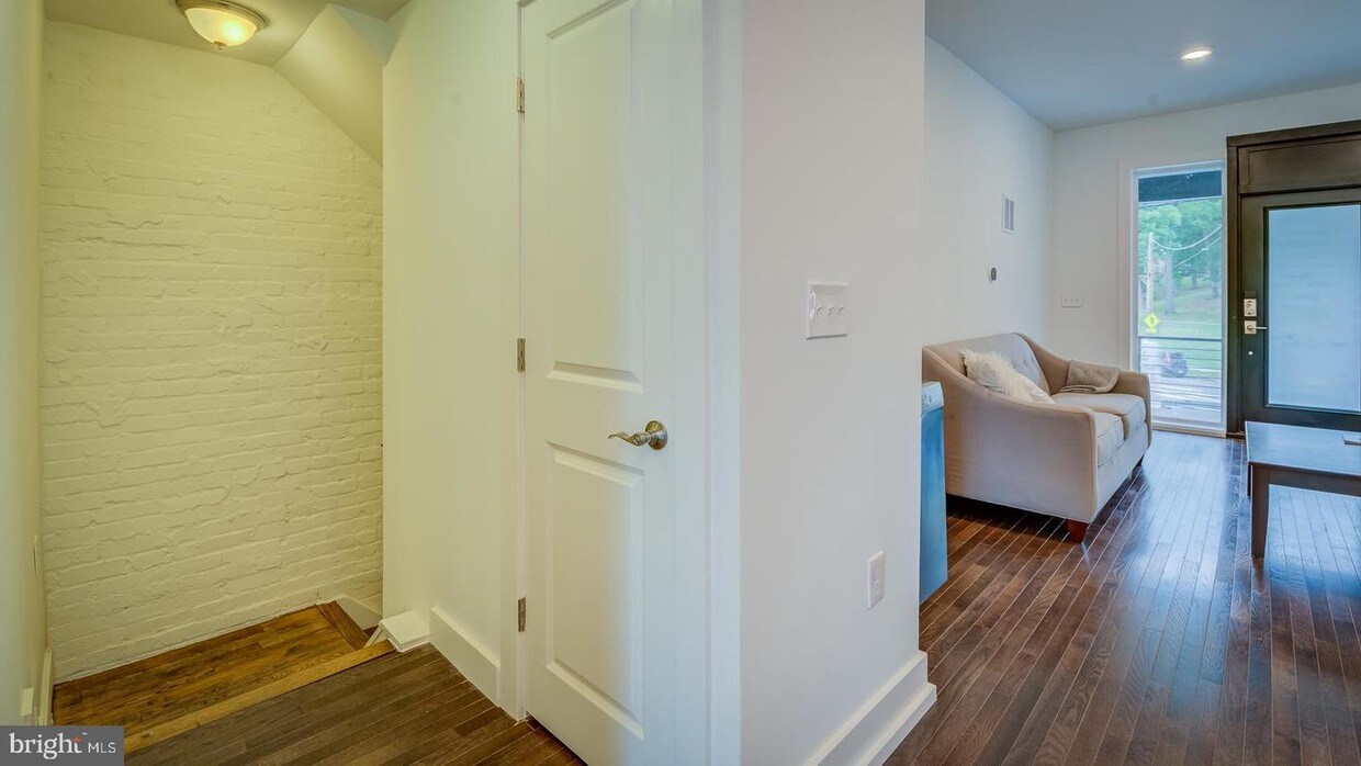 Foto principal - 4314 14th St NW