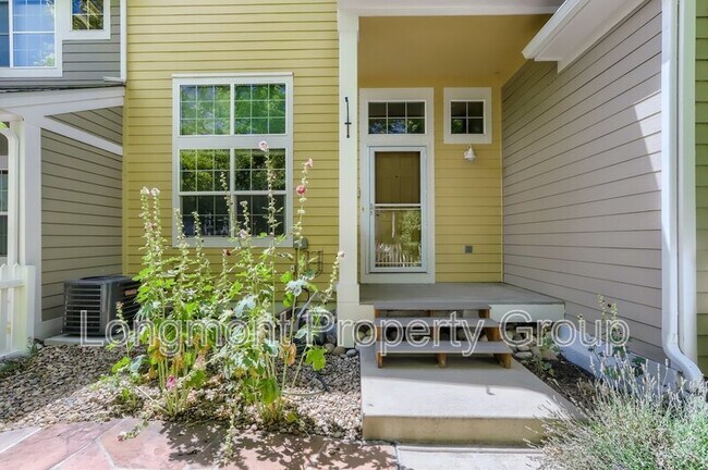 Building Photo - 907 Snowberry St