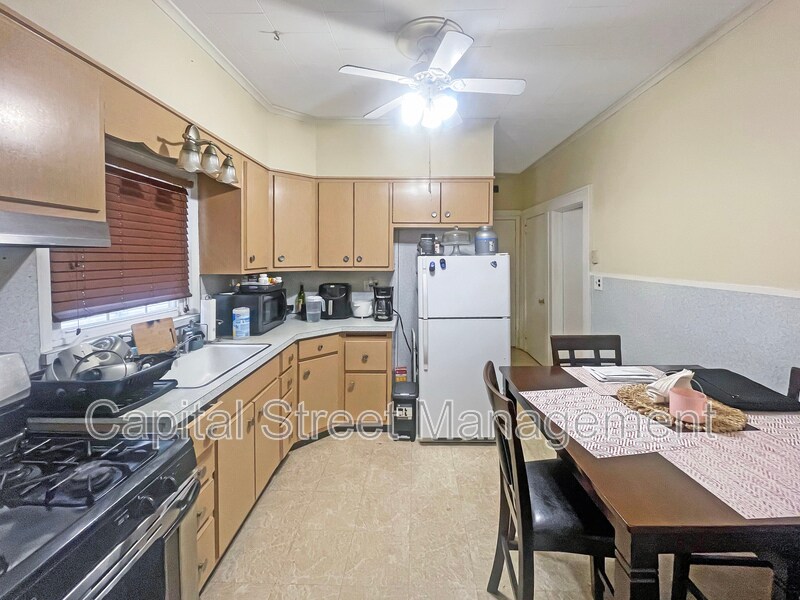 600 W Henry St Unit 2, Linden, NJ 07036 Condo for Rent in Linden, NJ