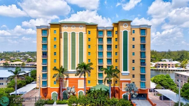 Foto del edificio - 821 N Riverside Dr