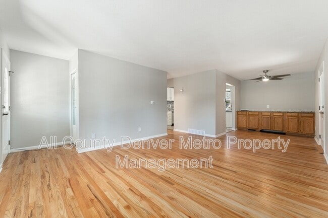 Building Photo - 934 S Ivy St