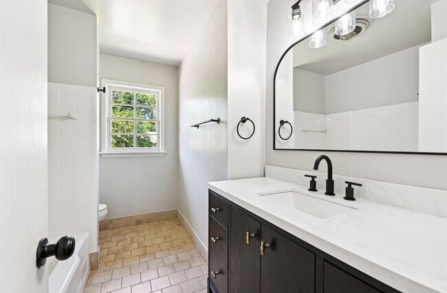 Foto del edificio - 4643 E 59th St