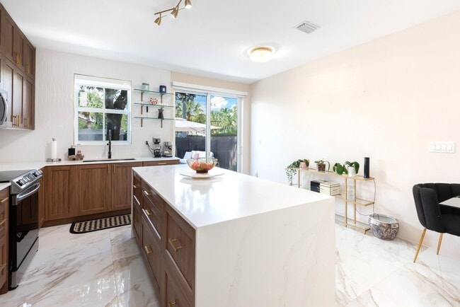Foto del edificio - 5470 NW 107th Ave