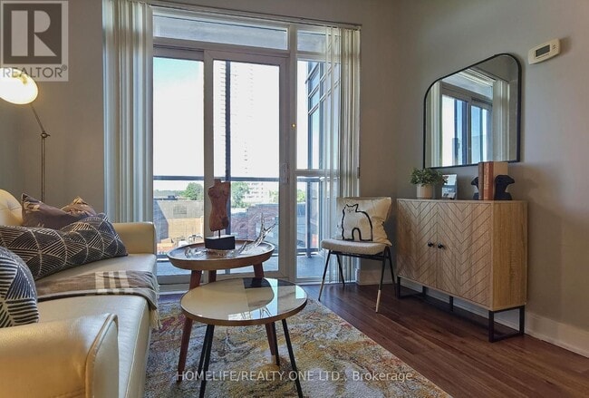 Building Photo - 125 Village Green Square