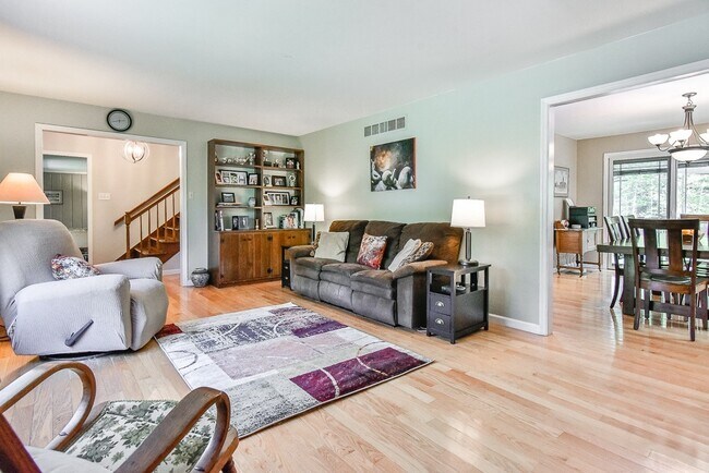Building Photo - 2620 E Rock Creek Dr