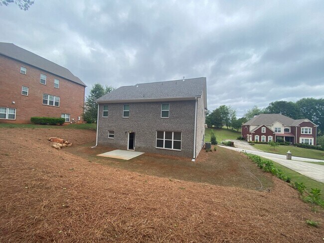Building Photo - 5 Bed 3 Bath in Stone Mountain!