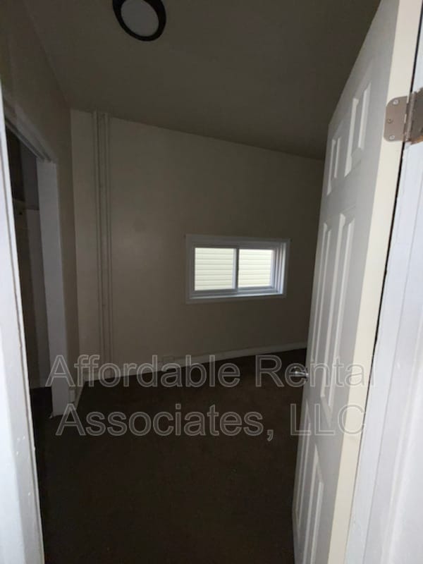 Building Photo - 505 W Maple St